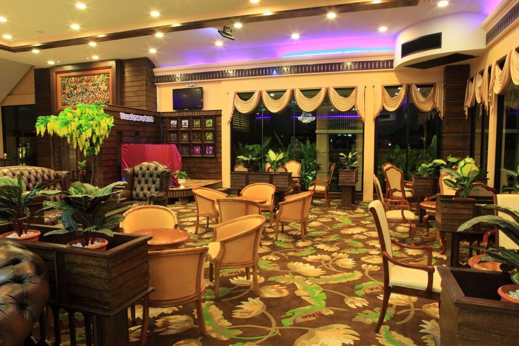 Ruean Phae Royal Park Hotel Phitsanulok Extérieur photo