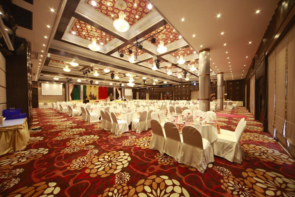 Ruean Phae Royal Park Hotel Phitsanulok Extérieur photo