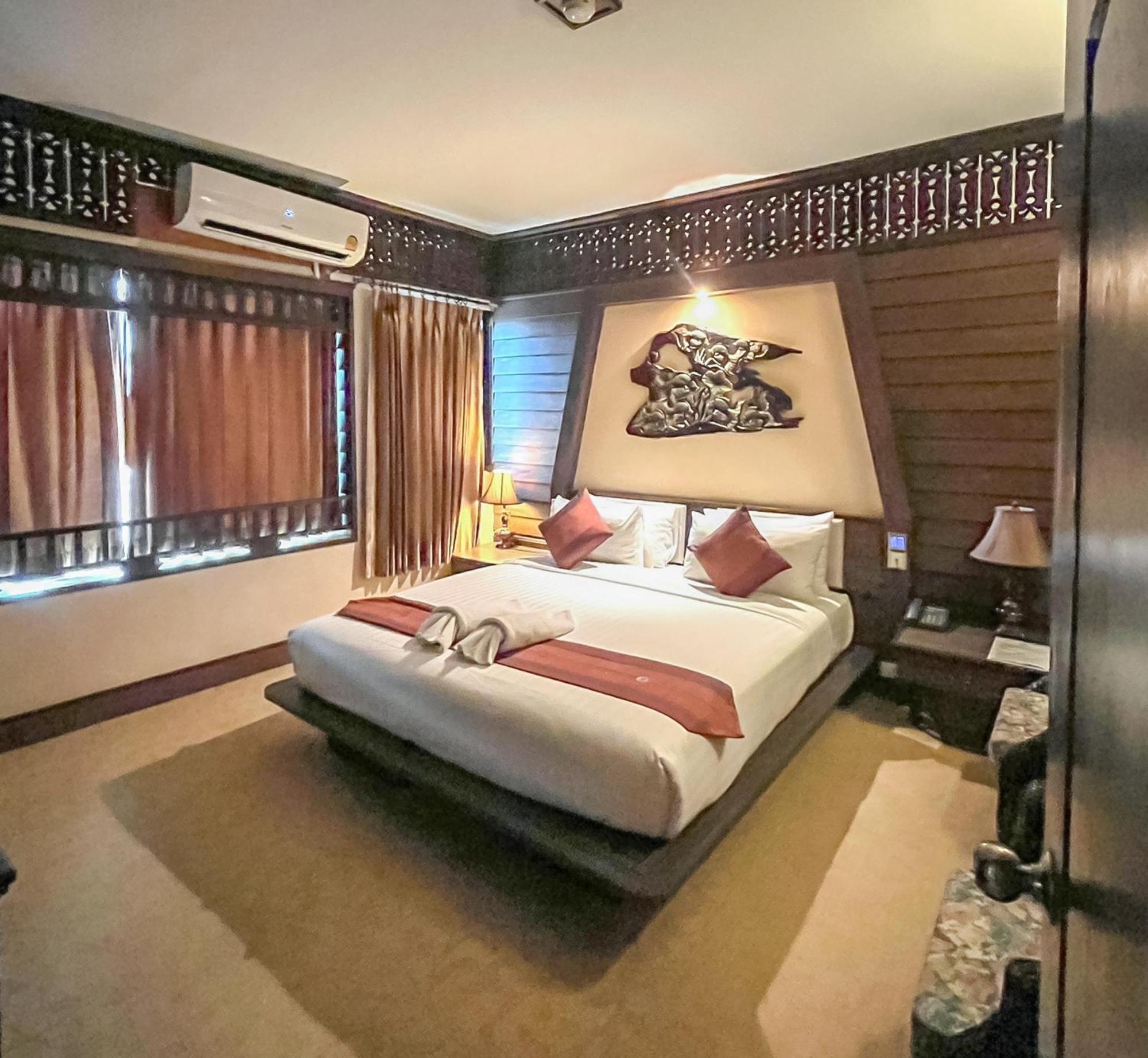 Ruean Phae Royal Park Hotel Phitsanulok Extérieur photo